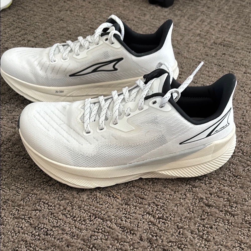 Altra Women’s Flow White Running Shoes